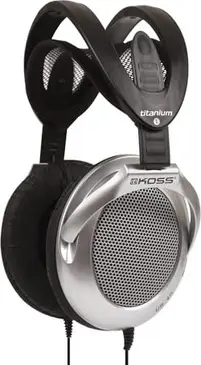 Koss UR40